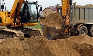 Выкопать яму экскаватором в Киселевске от 928 руб. - 2Землекопа-Ксл