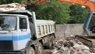 Вывоз строительного мусора с участка в Киселевске недорого от 1546 руб. | 2Землекопа-Ксл